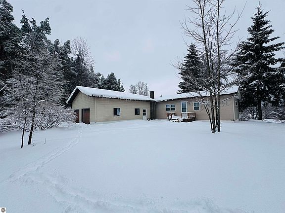 3rd image of 5651 N Seeley Rd