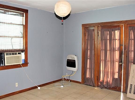 4th image of 932 Spain St