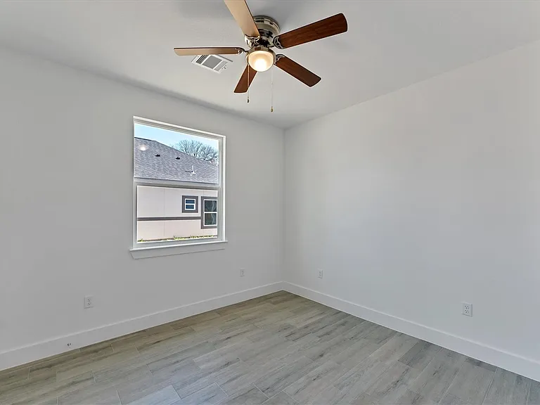 939 Lake View Dr — Photo 24