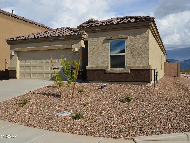 12175 E Metz Dr — Photo 2