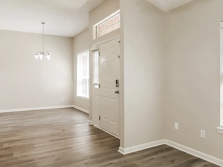 2995 Thorncrest Dr — Photo 9