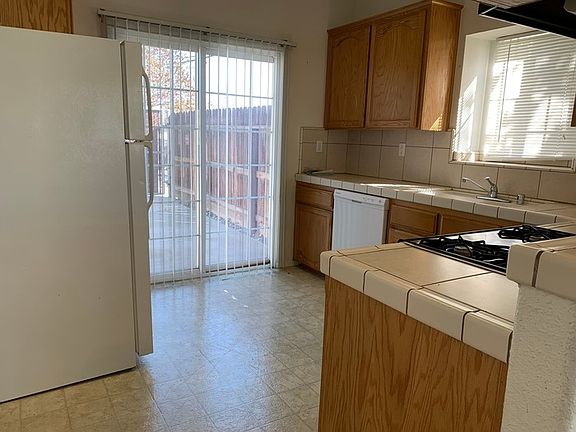 5th image of 748 Jana Way APT C