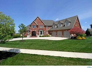 1586 Saint George Cir, Bowling Green, OH 43402