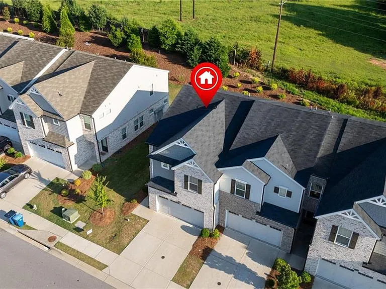 1030 Sunny Lake Dr — Photo 3