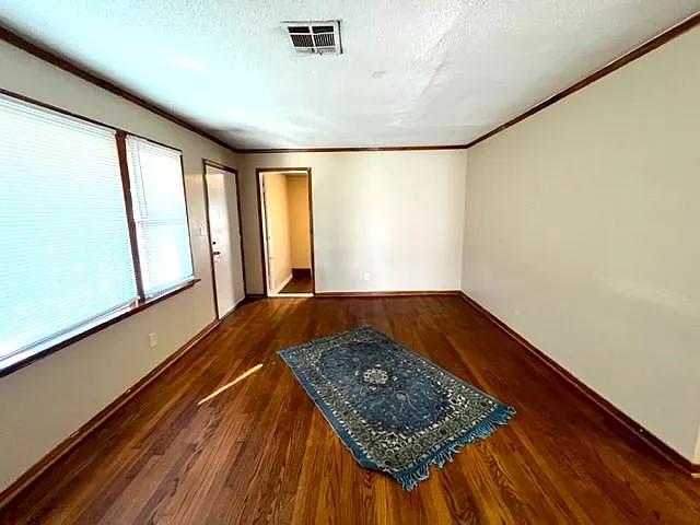 3 bed, 1000 sqft, $975 — Photo 2