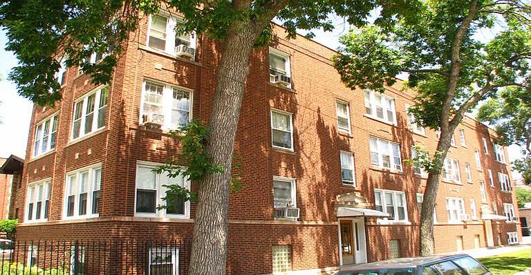 1st image of 7435 N Artesian Ave #2