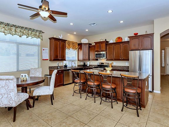 5th image of 17797 W Dahlia Dr
