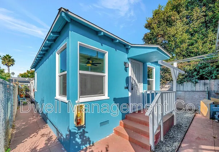 2176 Bacon St — Photo 1