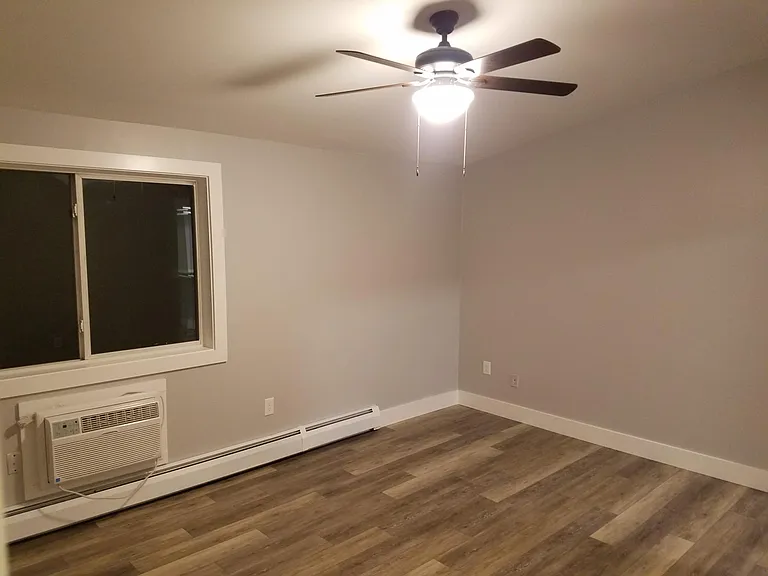 220 Main St — Photo 13