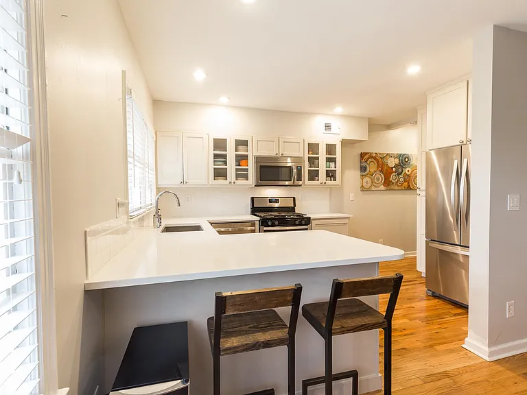 2091 Howell Mill Rd NW — Photo 10