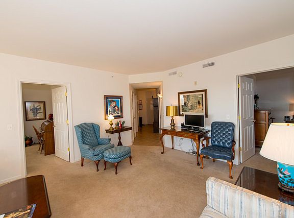 4th image of 395 Graceland Ave Unit 706