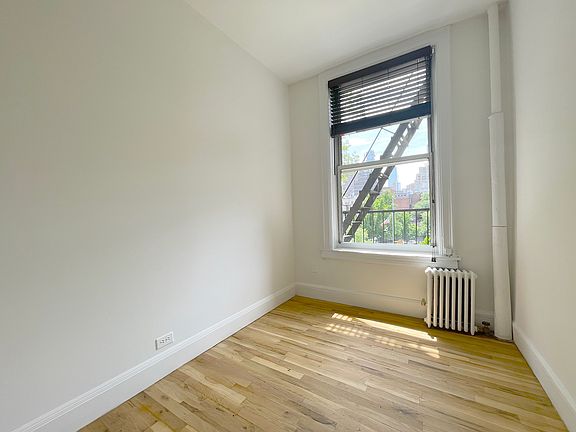 4th image of 101 Thompson St APT 22