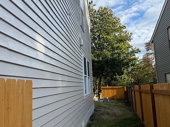 4th image of 6012 Beverly Ln #B