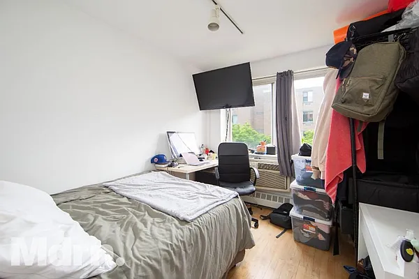 Rented by Mdrn Residential | media 32