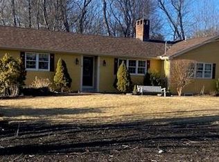 8 Catherine Rd, Smithfield, RI 02917