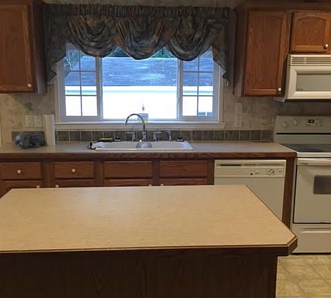 Kitchen with a island