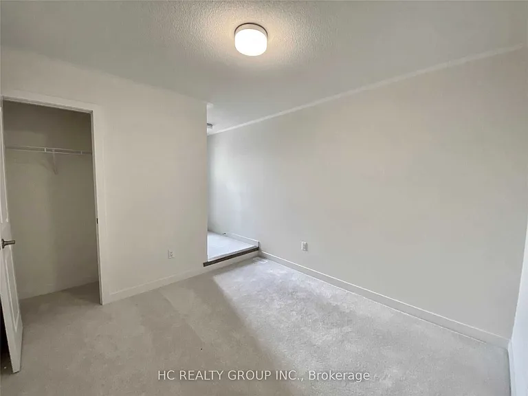 2578 Castlegate Cross — Photo 15