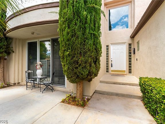 2nd image of 8240 Horseshoe Bend Ln