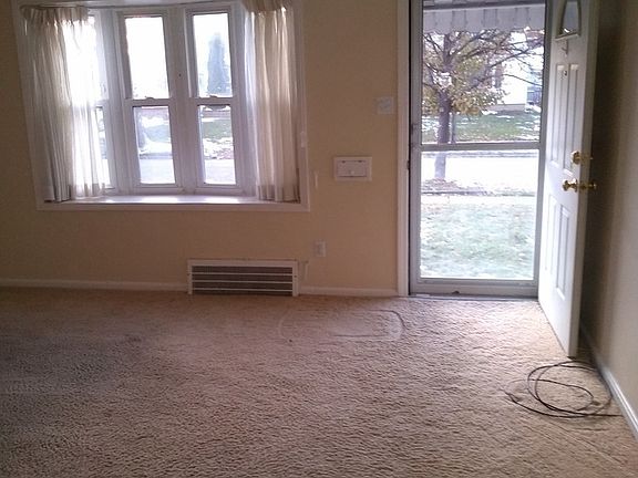 3rd image of 1397 Parkview Dr