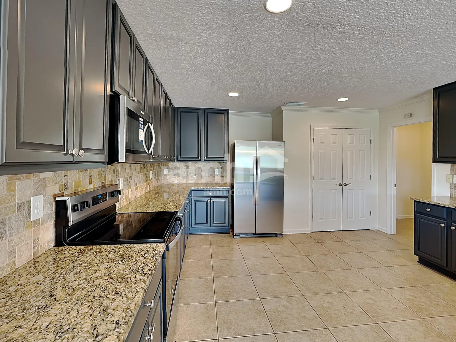 4 bed, 3.0 bath, 3148 sqft, $2,975 — Photo 3