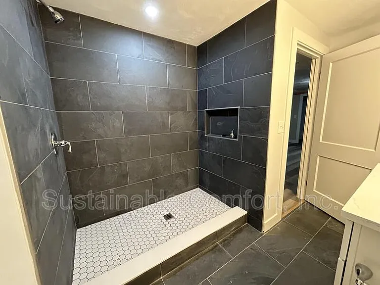 30 Roxbury St #3 — Photo 5