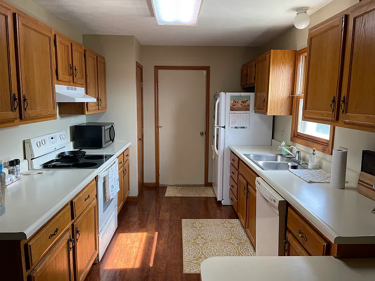 2730 Cedar Ridge Dr — Photo 3