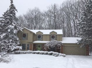 437 Timberline Dr, Rochester Hills, MI 48309