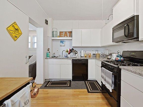 2nd image of 266 King St W #A