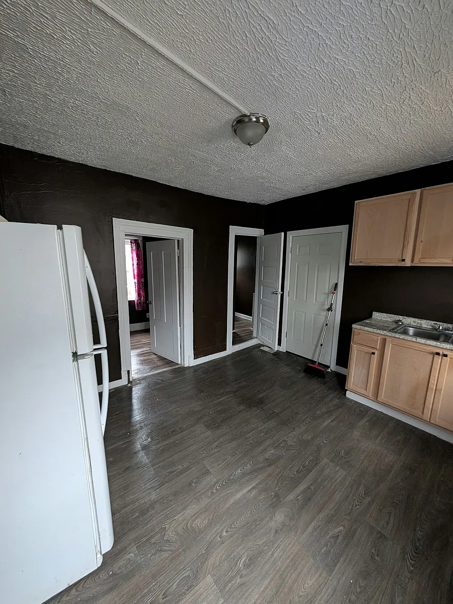 Building Photo - 1169 E 60th St #1