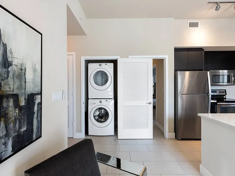 250 SW 11th St #201 — Photo 34
