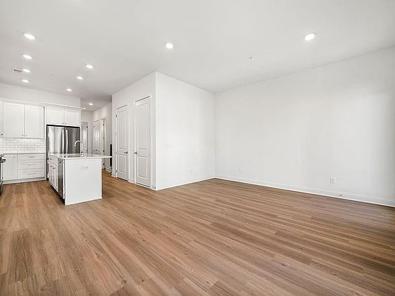 4th image of 119 Pearl St