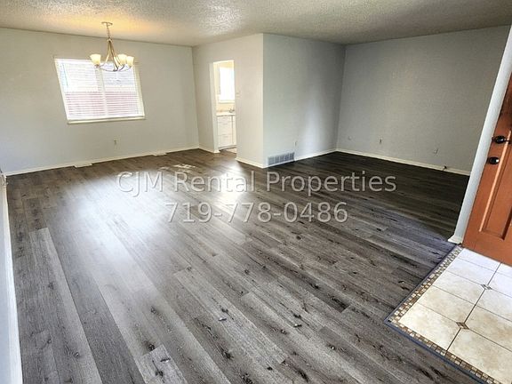 5th image of 2327 Cheyenne Ave