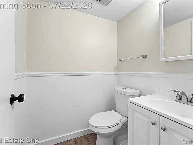 15588 Dupage Blvd — Photo 11