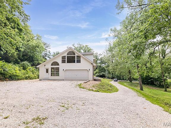 4th image of 491 Valley Dr