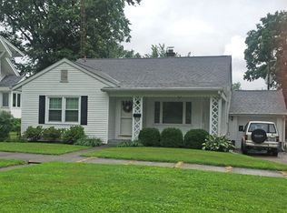 212 N Cherry St, Mount Carmel, IL 62863