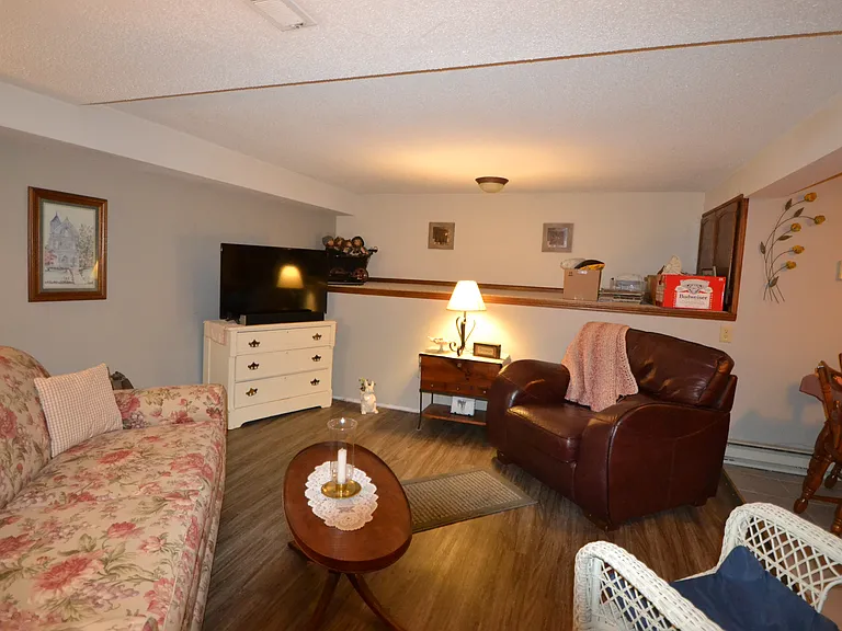 1504 Greeley St S #6 — Photo 3