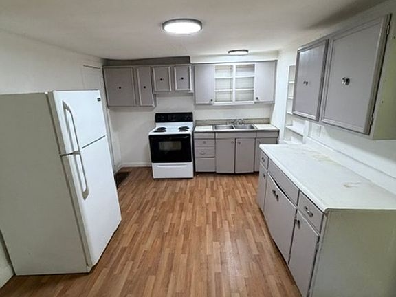 3rd image of 1655 Eastwood Ave