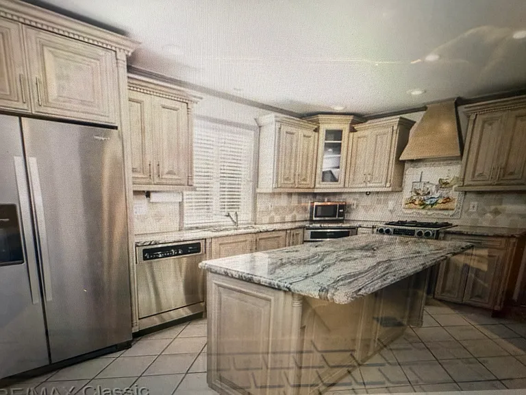 615 Davis Ave — Photo 3