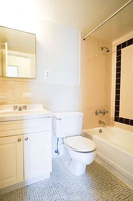 Rented by City Connections Realty | media 28