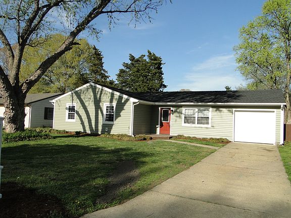2nd image of 992 Cedar Forest Dr