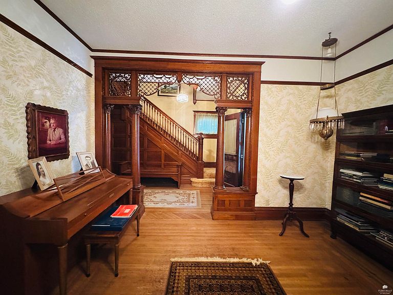 Listing photo 3