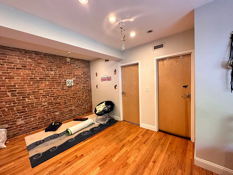 555 Winchester Ave — Photo 12
