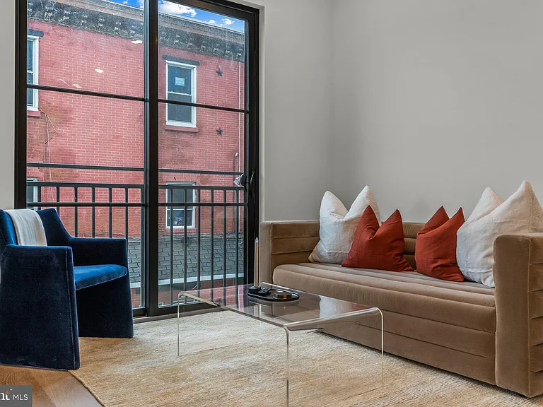416 W Girard Ave #2 — Photo 3