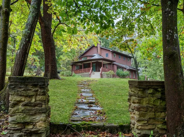 700 Woodland Rd, Bradfordwoods, PA 15015