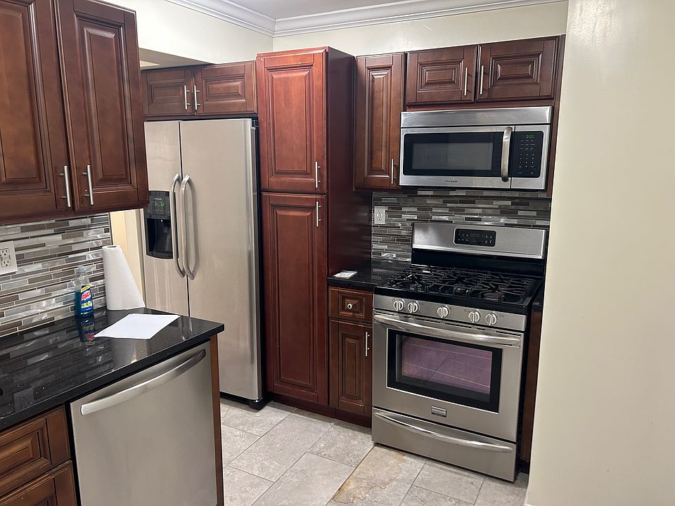 1st image of 3 Sadore Ln APT 3E