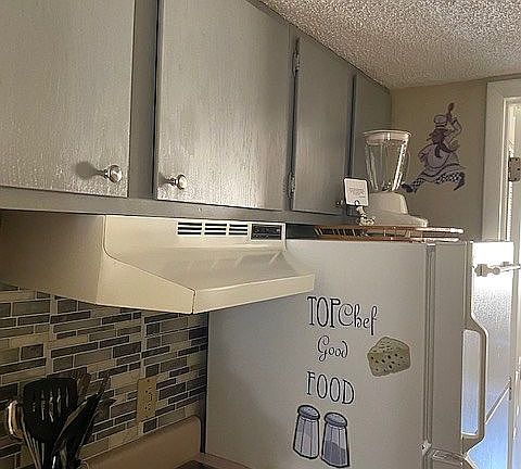 Kitchenette/full size fridge