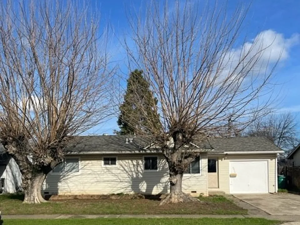 3313 Willow Ln