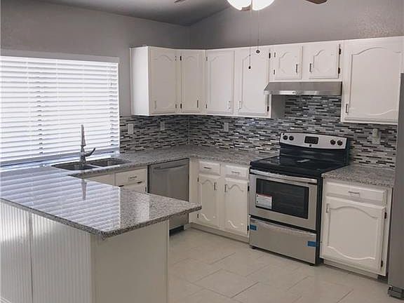 2nd image of 3726 Yaupon Dr