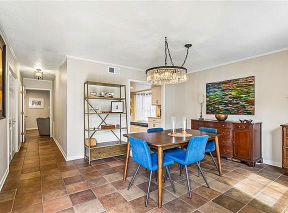 3rd image of 130 Helios Ave