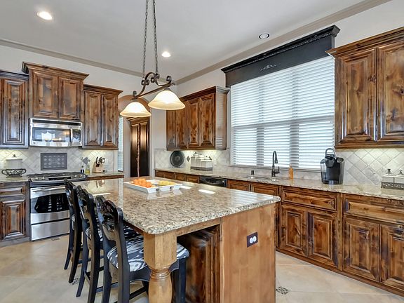2nd image of 798 Miramar Dr